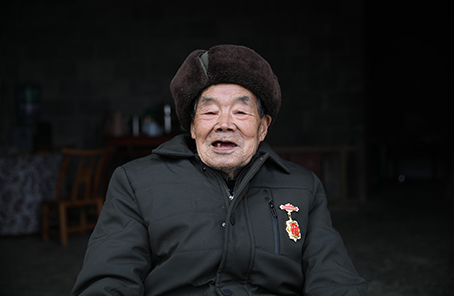 “死守陣地，決不能后退一寸”——記抗美援朝老兵黃忠茂