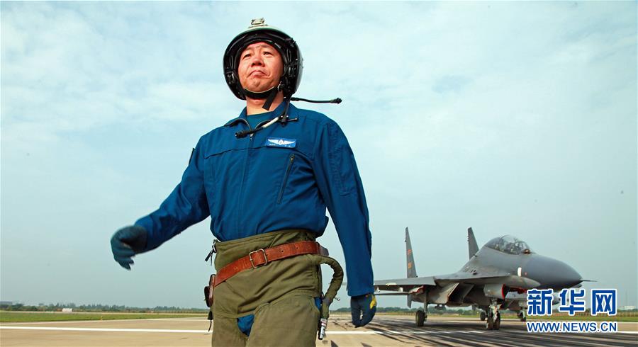 （新華全媒頭條·圖文互動(dòng)）（1）戰(zhàn)鷹，為祖國(guó)奮飛——記空軍航空兵某旅旅長(zhǎng)、特級(jí)飛行員郝井文