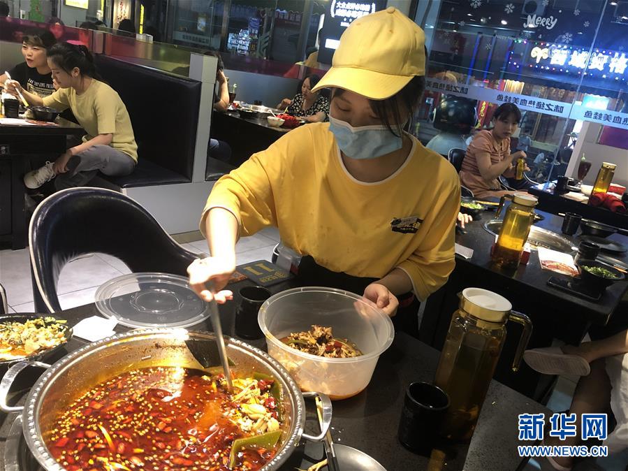 （在習近平新時代中國特色社會主義思想指引下——新時代新作為新篇章·習近平總書記關切事·圖文互動）（1）珍惜盤中餐，狠剎浪費風——各地積極行動堅決制止餐飲浪費