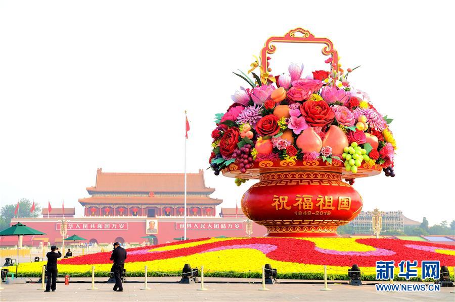 （圖文互動）（2）7小時組裝！18米高巨型“花果籃”亮相天安門廣場