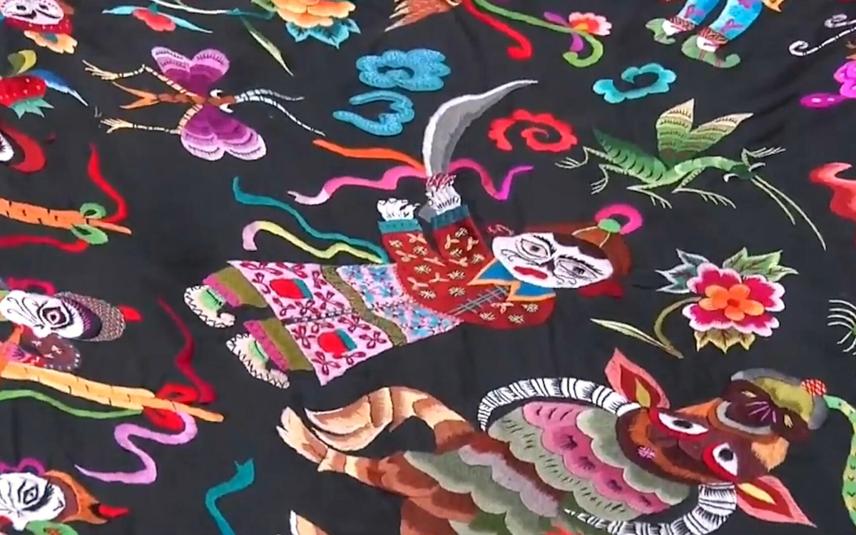 苗繡繡品慢慢得到市場認(rèn)可，回鄉(xiāng)的繡娘逐漸多了起來
