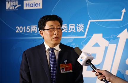 “面對(duì)這種新型的、農(nóng)業(yè)轉(zhuǎn)型的項(xiàng)目，政府各級(jí)部門也都在研究怎么落實(shí)，還有很多細(xì)節(jié)上的問題。”