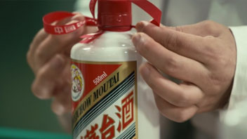“抱團(tuán)松動(dòng)”！機(jī)構(gòu)慌了？有人急忙賣茅臺，有人連夜看周期