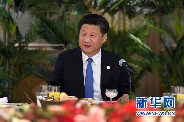 12月4日，國家主席習(xí)近平在約翰內(nèi)斯堡集體會見13位非洲國家領(lǐng)導(dǎo)人。 新華社記者 謝環(huán)馳 攝